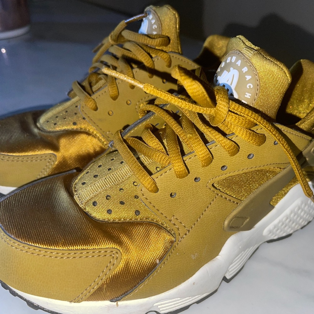 Nike Huarache 7.5 Bronzine Gold